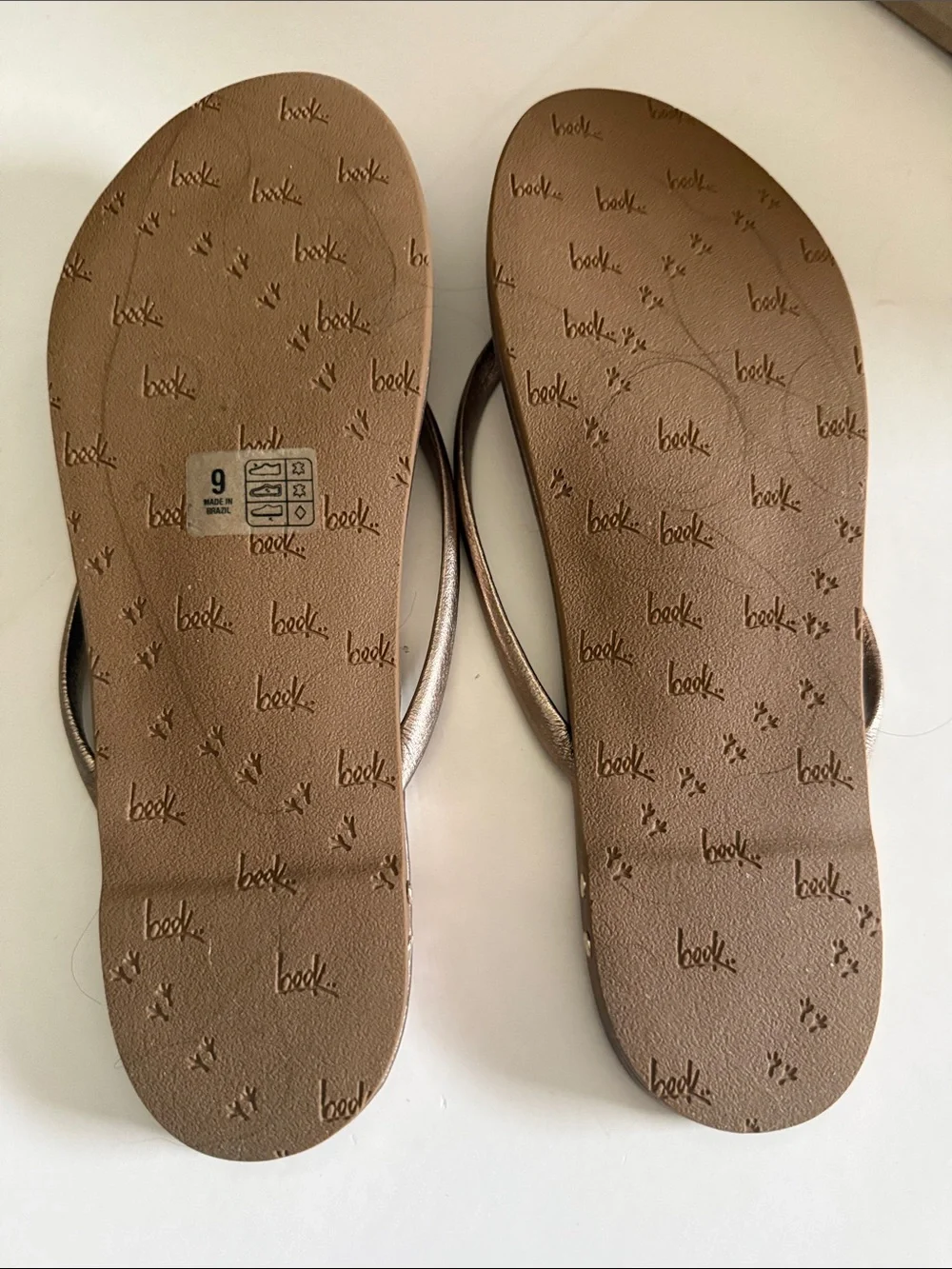 NWT BEEK SUNBEAM METALLIC BRONZE FLIP FLOP SANDAL, SIZE 9